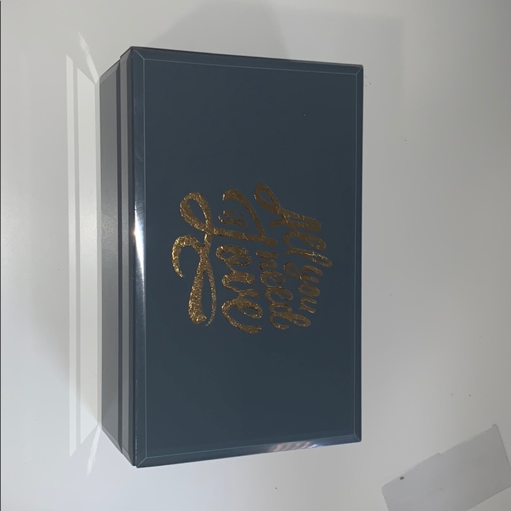 Jewelry box